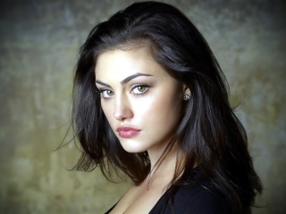 Fondo de pantalla Phoebe Tonkin 320x240