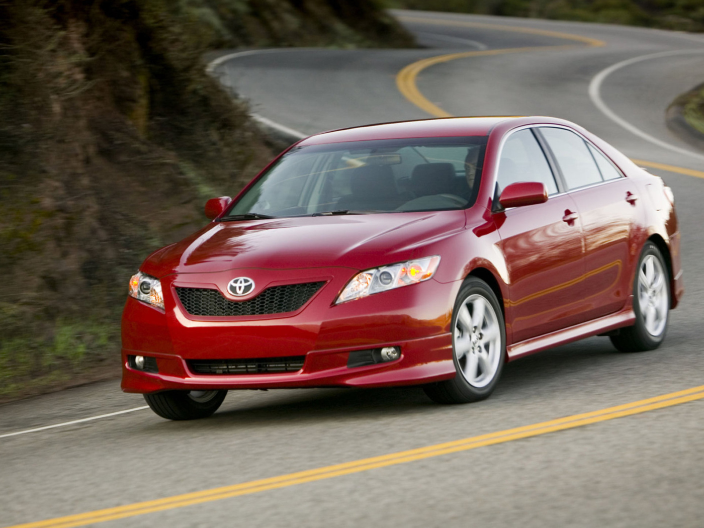 Red Toyota Camry screenshot #1 1400x1050