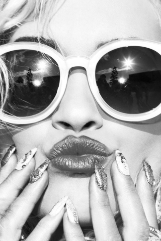 Black And White Portrait Of Blonde Model In Fashion Sunglasses wallpaper 320x480