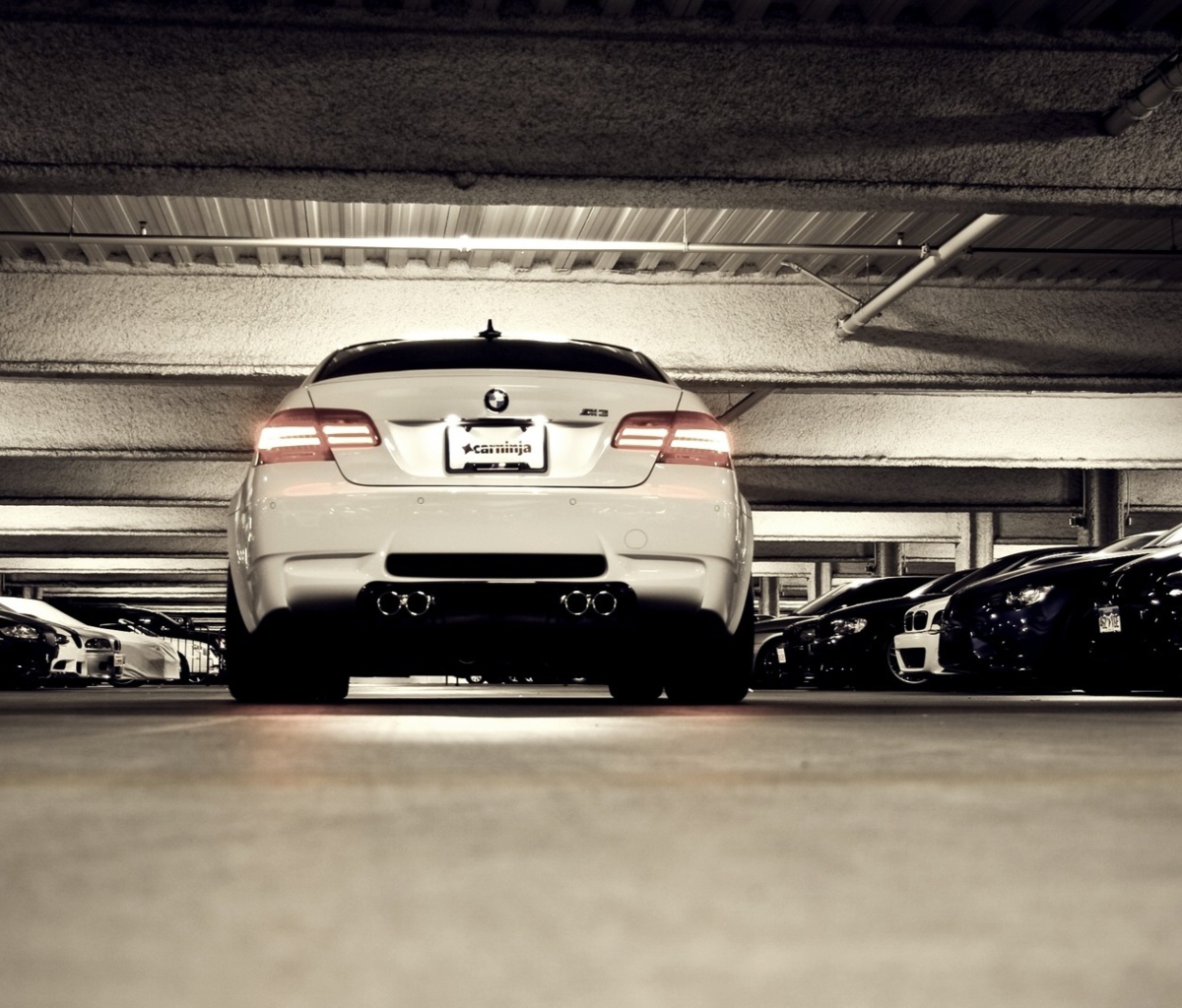 Fondo de pantalla Bmw M3 Rear Low Angle Shot 1200x1024