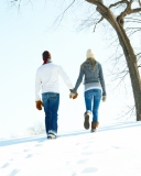 Fondo de pantalla Romantic Walk Through The Snow 128x160