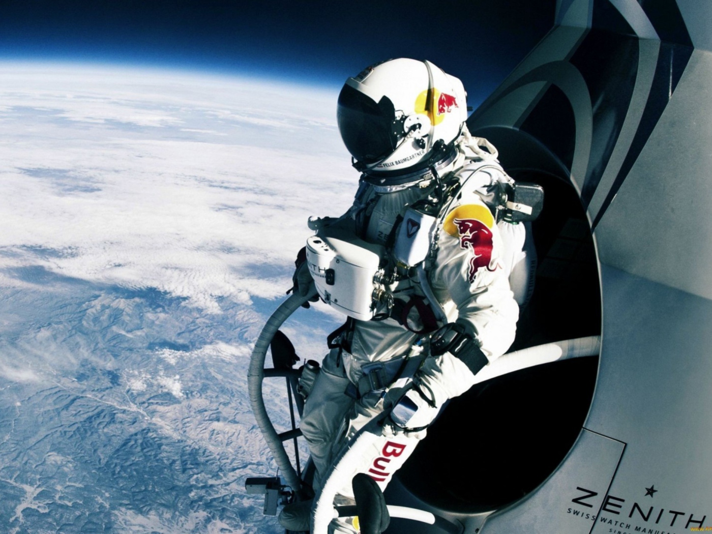 Обои Felix Baumgartner Cosmic Jump 1400x1050