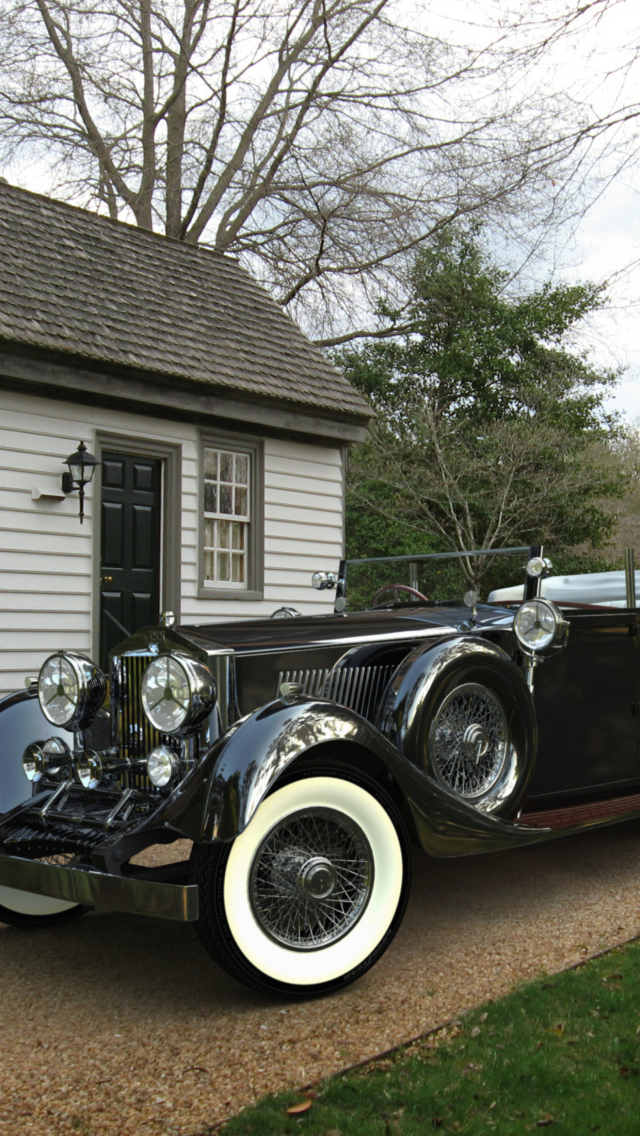 Vintage Rolls Royce wallpaper 640x1136