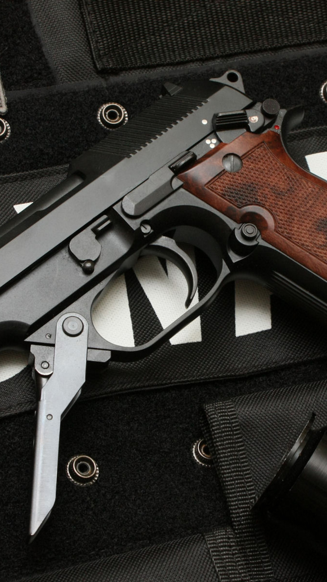 Sfondi Beretta 93R 1080x1920