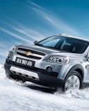 Das Chevrolet Captiva On Snow Wallpaper 128x160