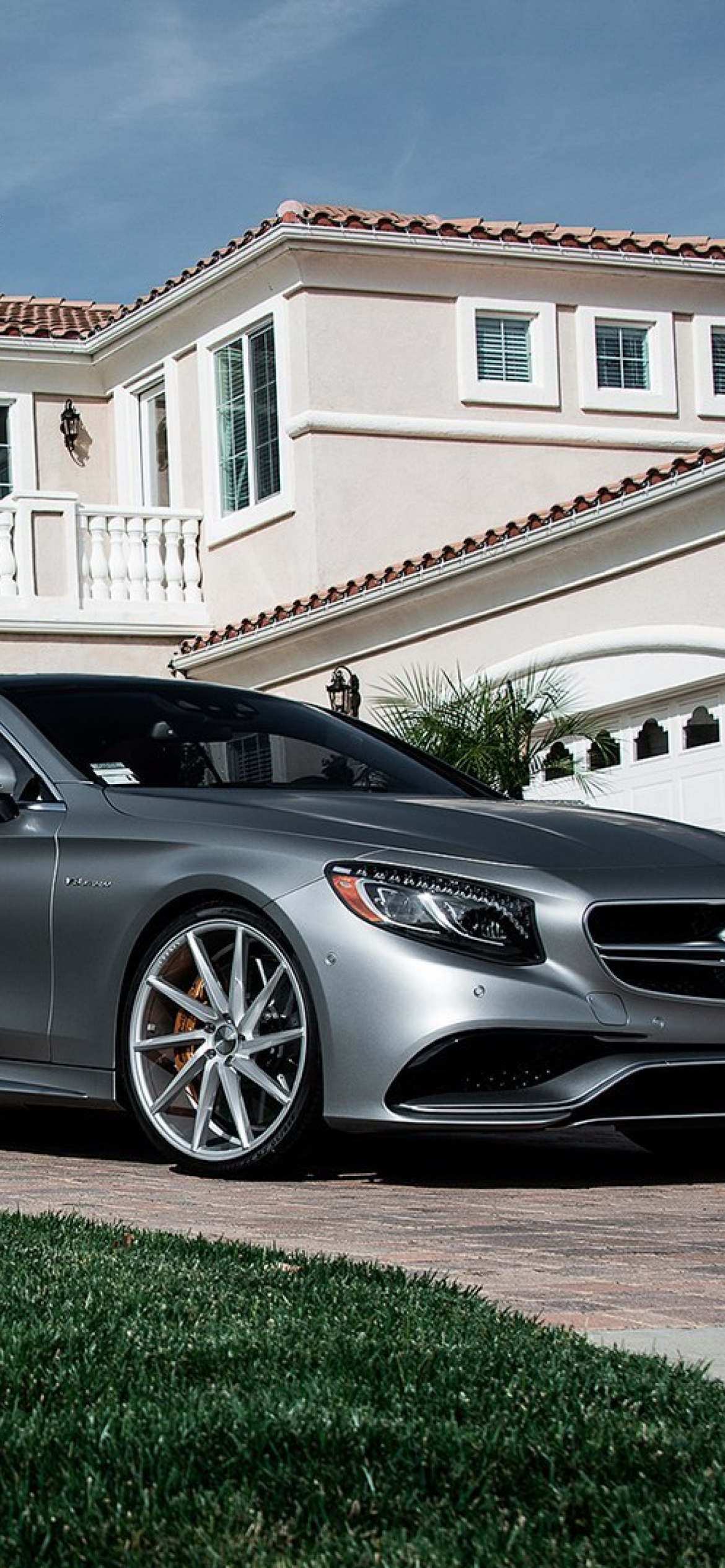 Mercedes Benz S63 AMG Coupe wallpaper 1170x2532