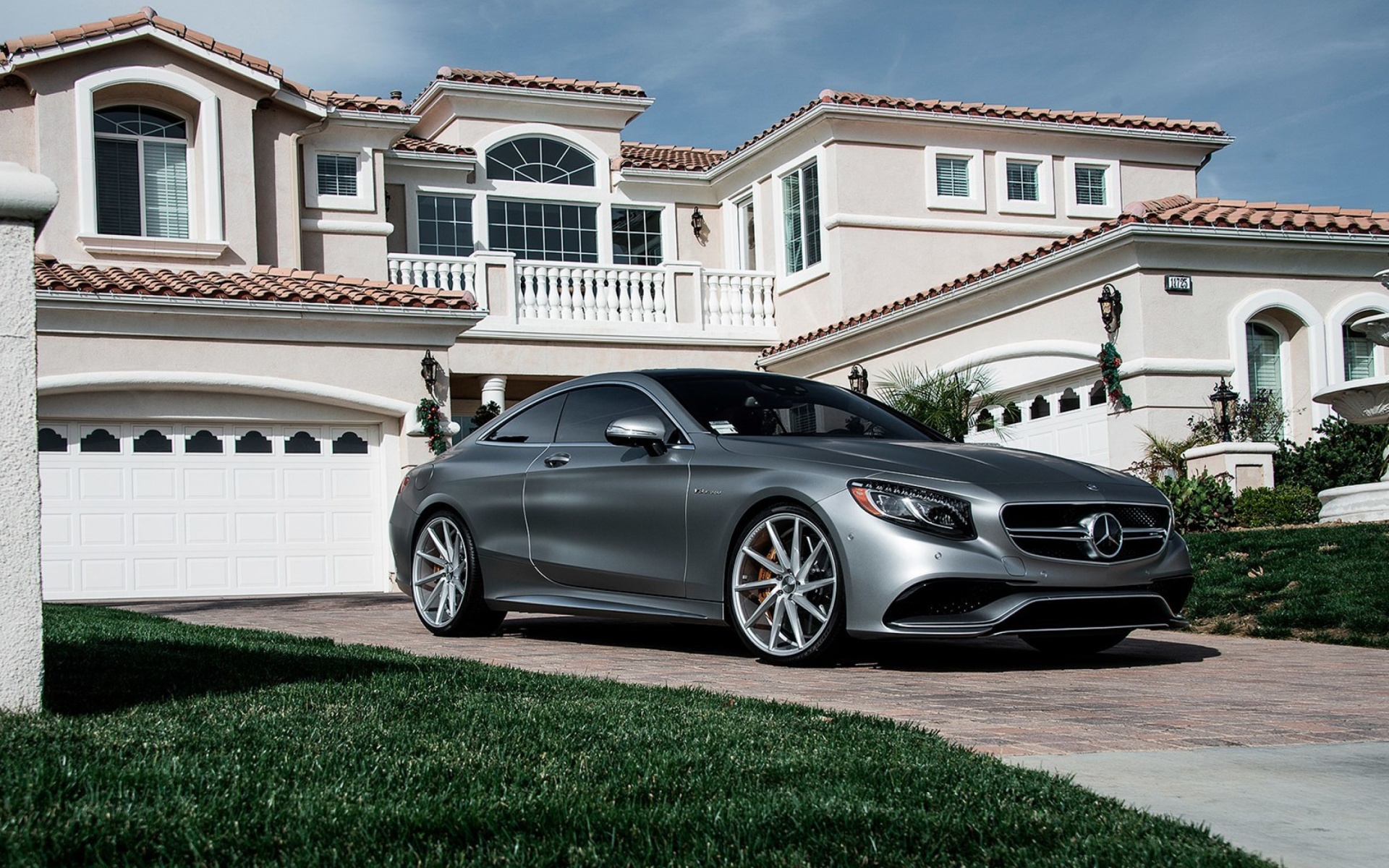 Mercedes Benz S63 AMG Coupe wallpaper 1920x1200