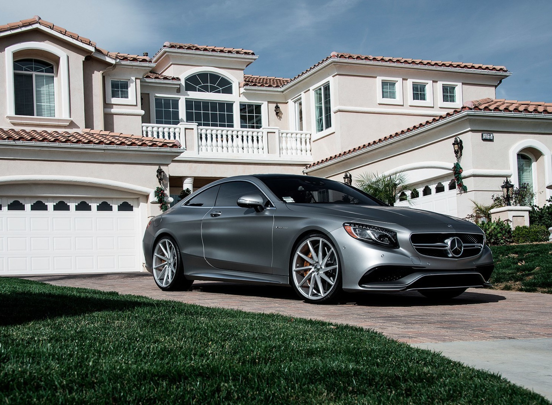 Mercedes Benz S63 AMG Coupe wallpaper 1920x1408