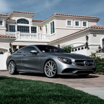 Mercedes Benz S63 AMG Coupe wallpaper 208x208