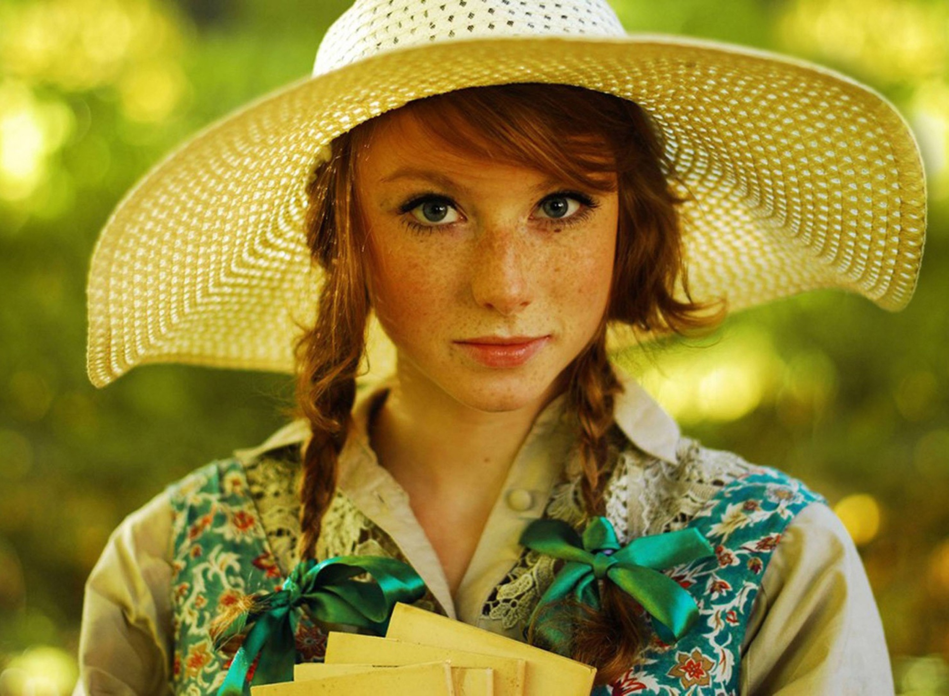 Fondo de pantalla Romantic Girl In Straw Hat 1920x1408
