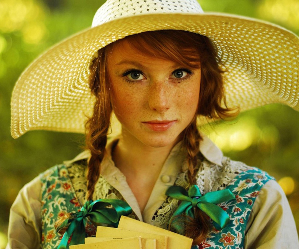 Romantic Girl In Straw Hat wallpaper 960x800