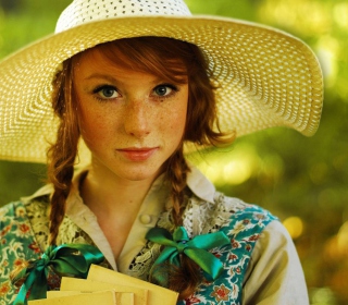 Romantic Girl In Straw Hat sfondi gratuiti per iPad mini