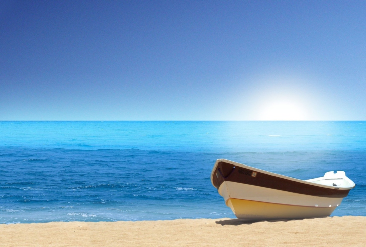 Обои Boat At Pieceful Beach