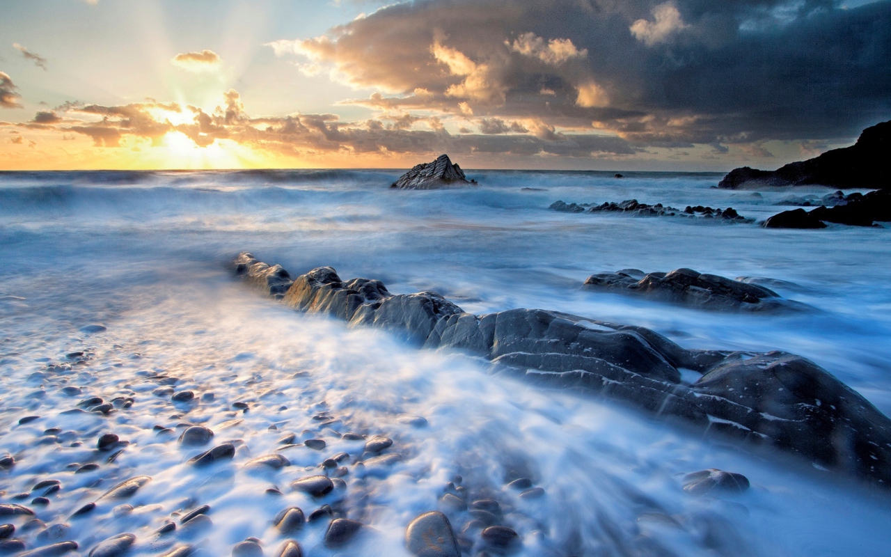 Amazing Oceanscape And Golden Clouds wallpaper 1280x800
