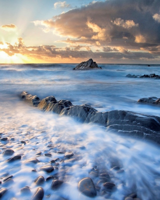 Amazing Oceanscape And Golden Clouds - Obrázkek zdarma pro Nokia N8