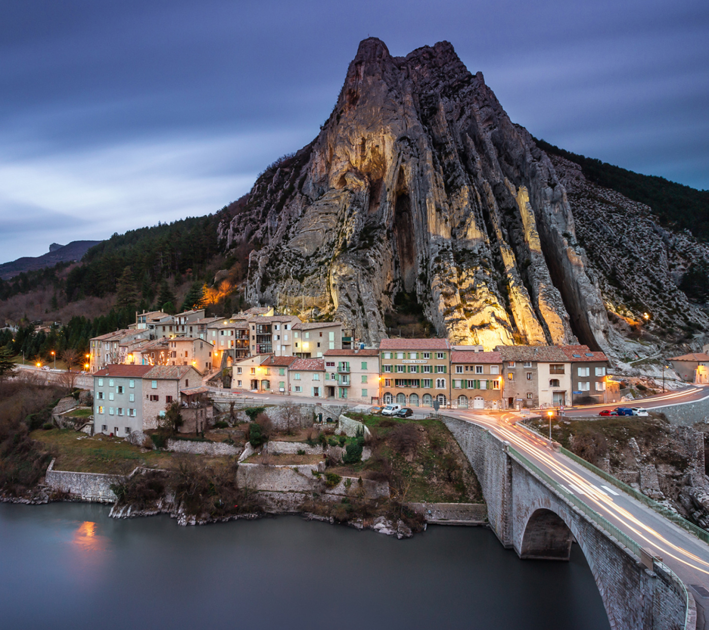 Citadelle de Sisteron wallpaper 1440x1280