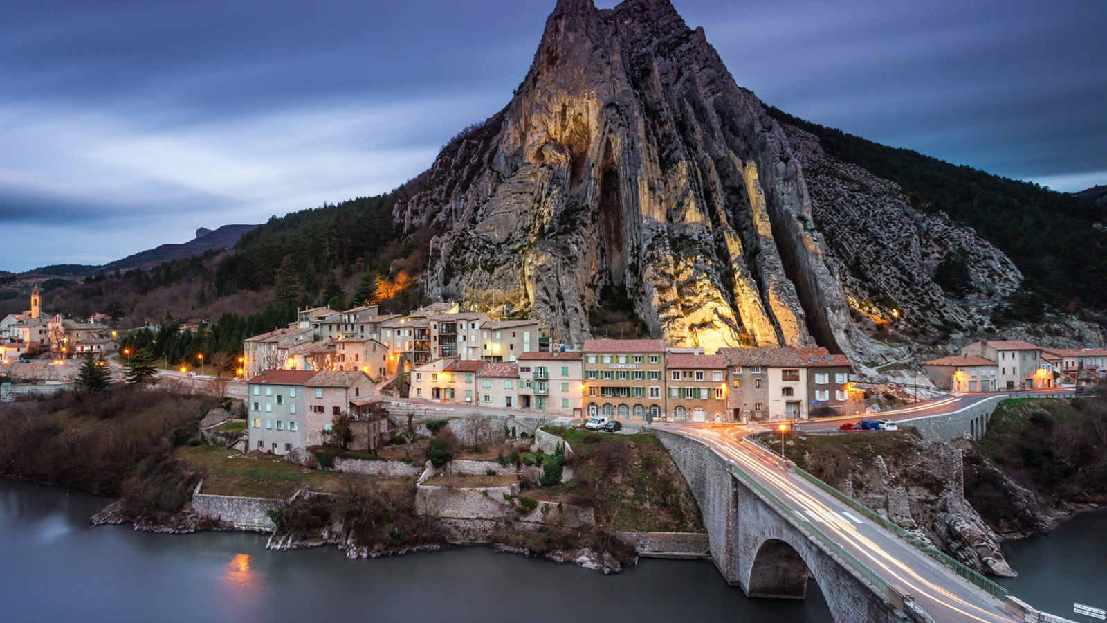 Обои Citadelle de Sisteron 1600x900