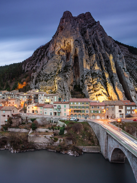 Das Citadelle de Sisteron Wallpaper 480x640