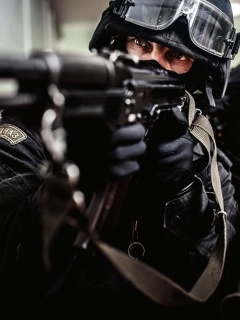 Fondo de pantalla Police special forces 240x320