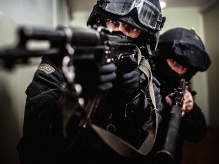 Das Police special forces Wallpaper 320x240