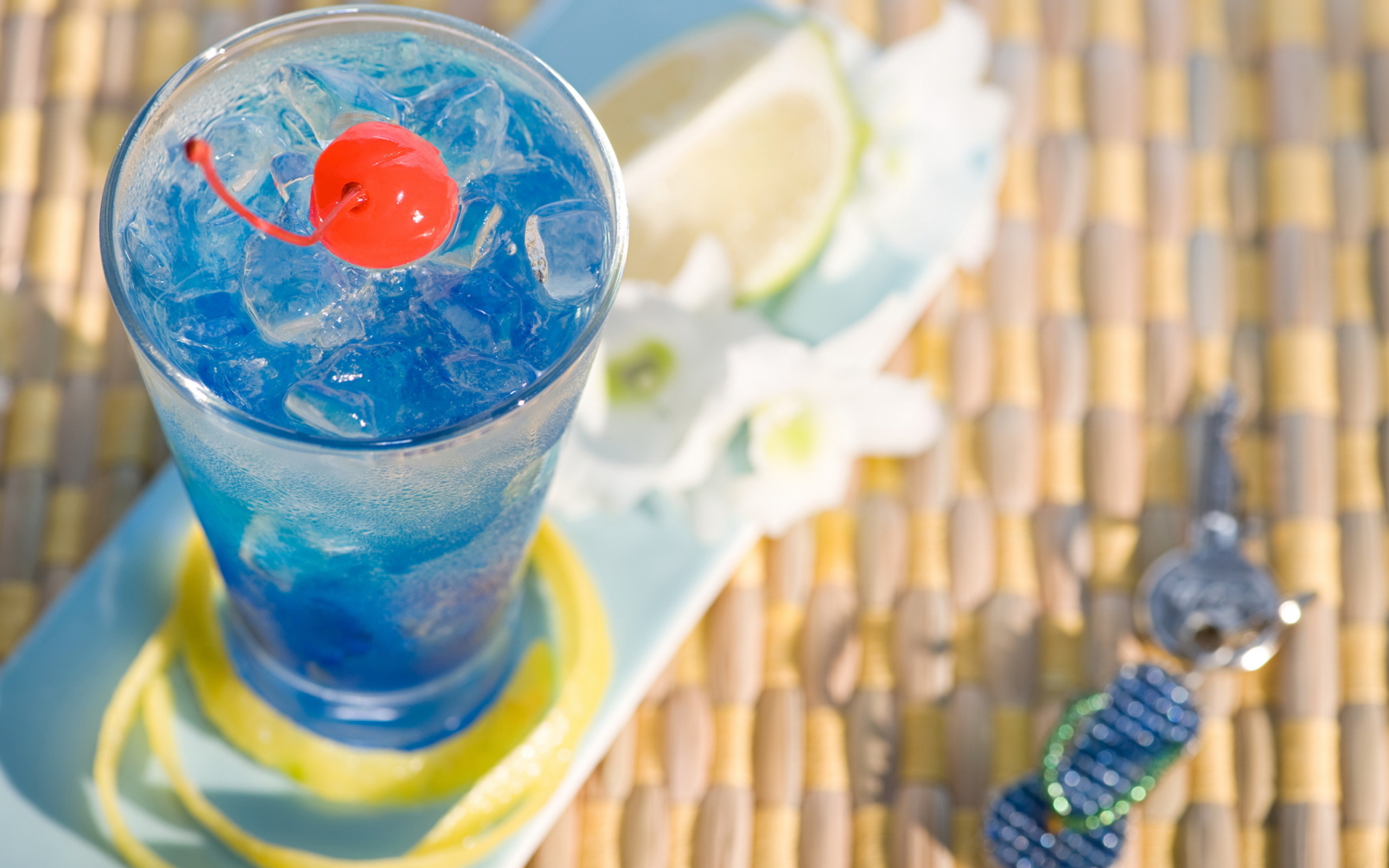 Sfondi Blue Lagoon Cocktail 2560x1600