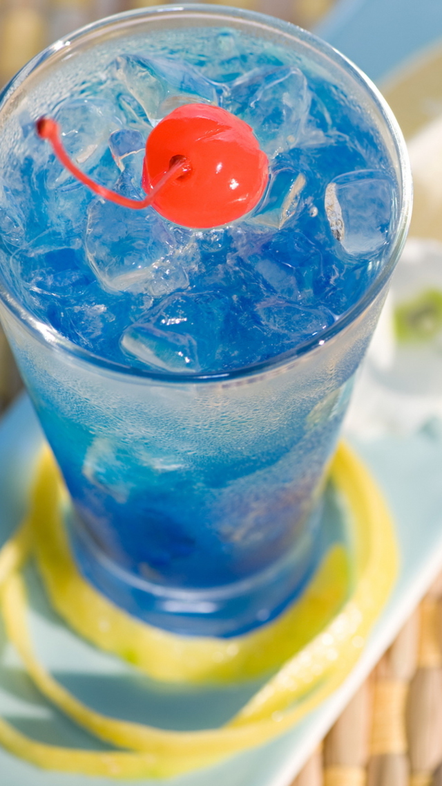 Обои Blue Lagoon Cocktail 640x1136