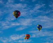 Fondo de pantalla Climb In Balloon 176x144