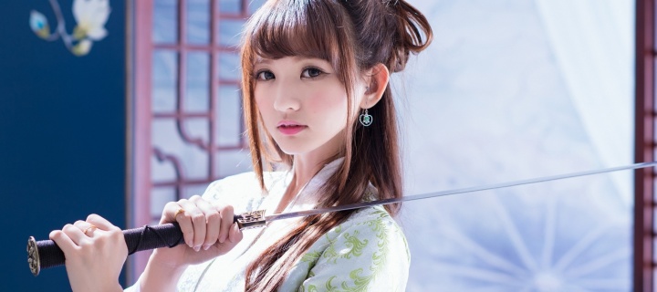 Обои Samurai Girl with Katana 720x320