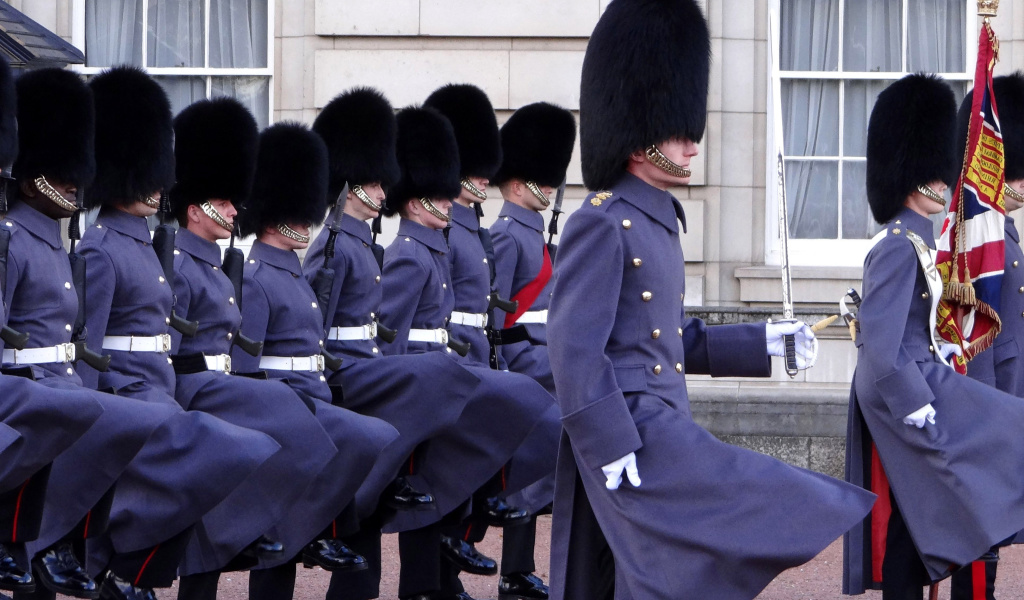Sfondi Buckingham Palace Queens Guard 1024x600