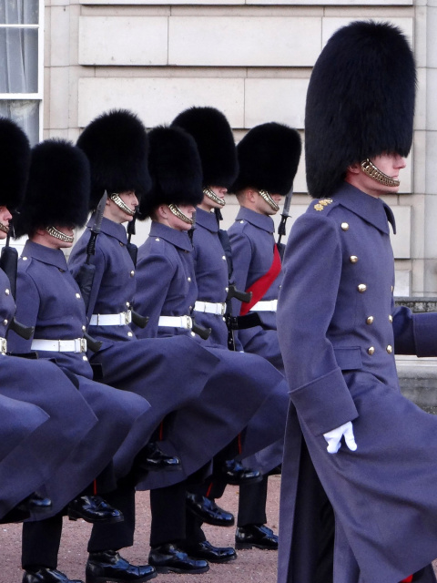 Sfondi Buckingham Palace Queens Guard 480x640