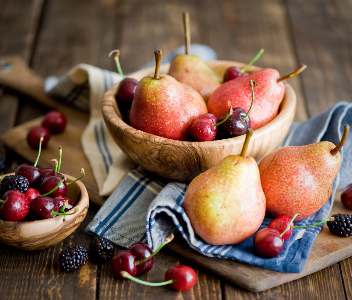 Обои Pears And Cherries 1200x1024