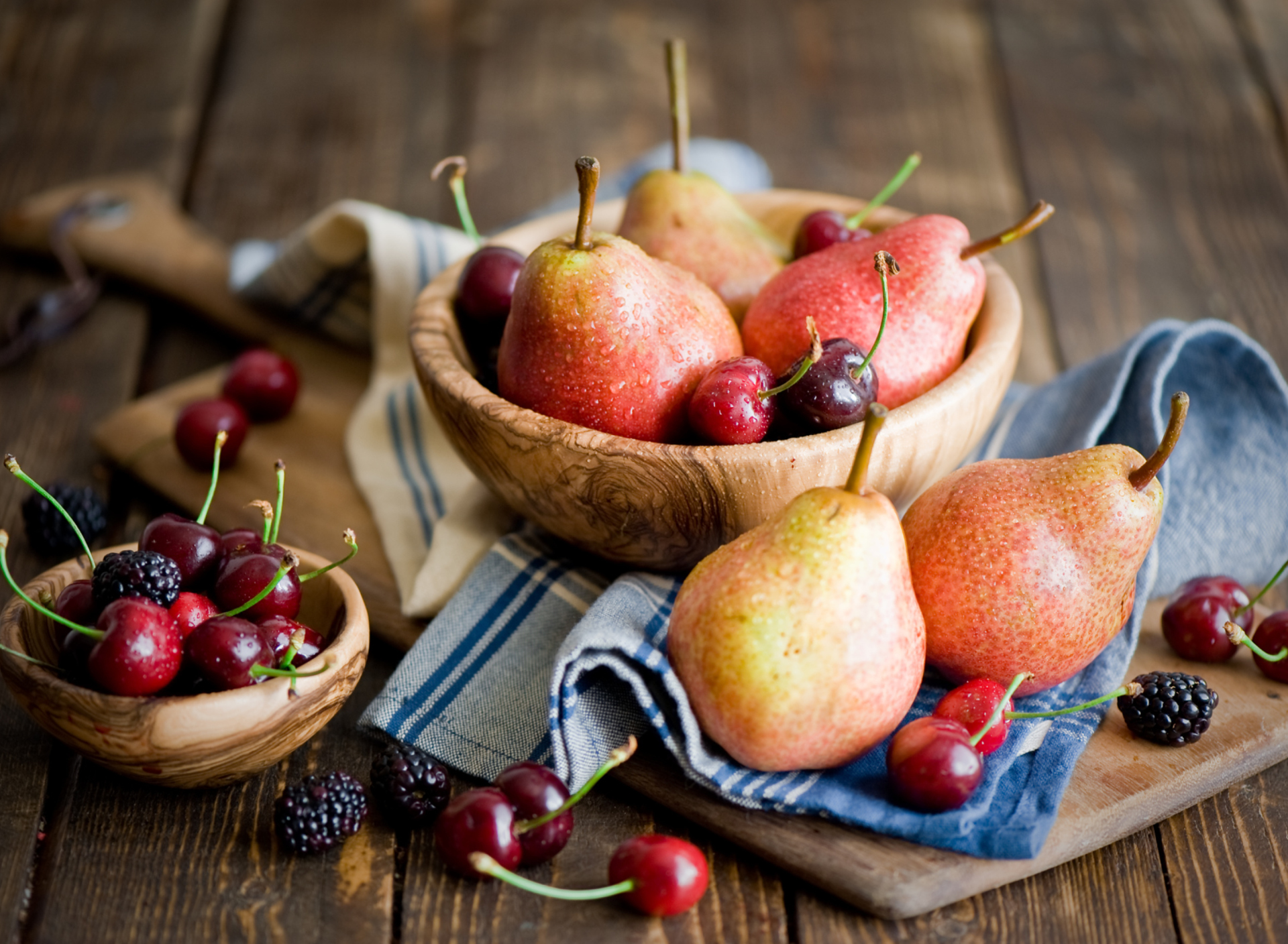 Fondo de pantalla Pears And Cherries 1920x1408