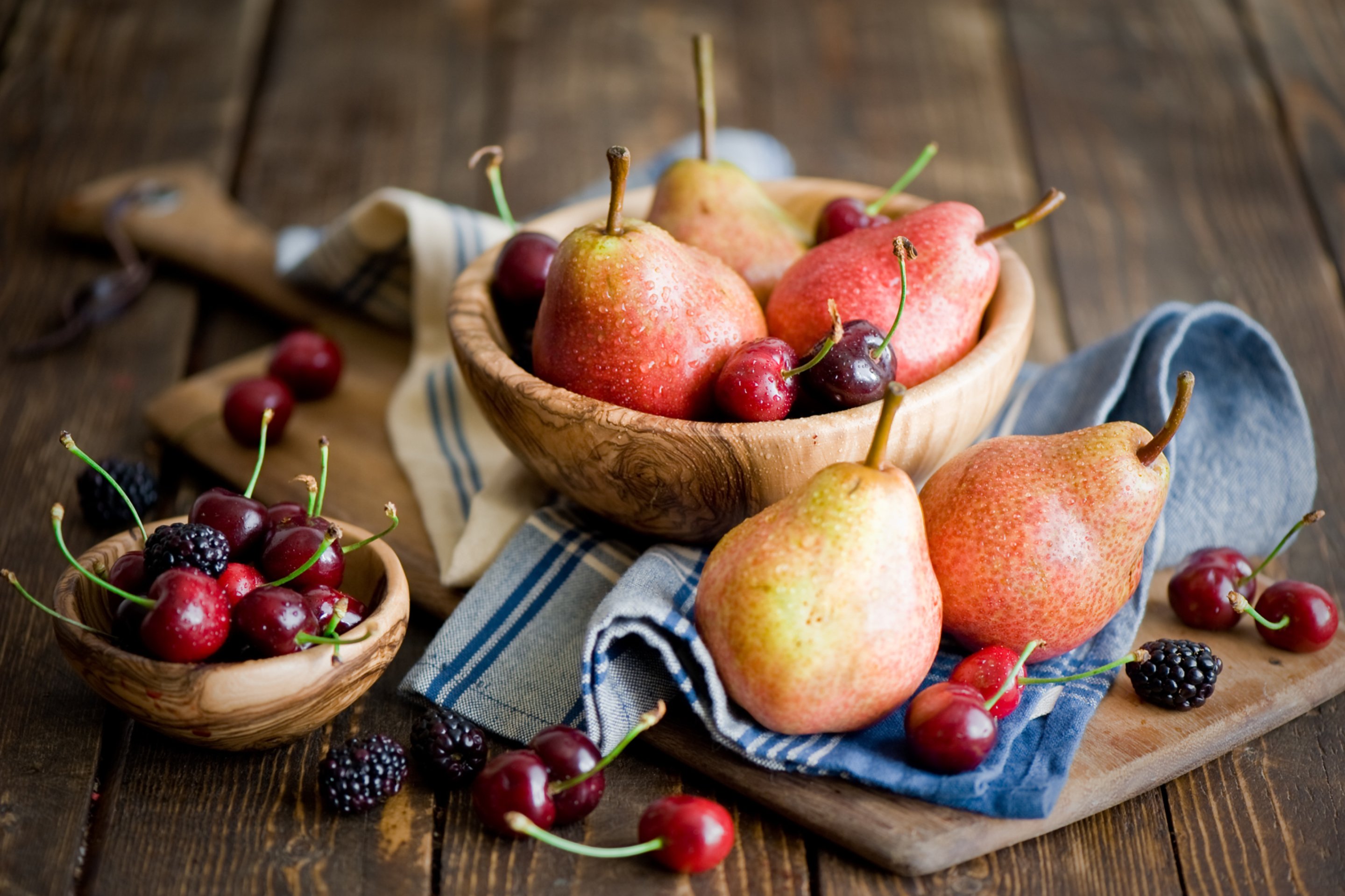 Das Pears And Cherries Wallpaper 2880x1920