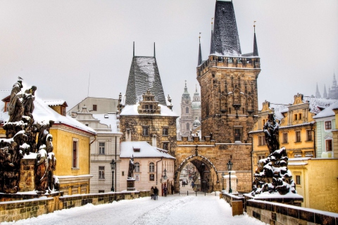 Обои Winter In Prague 480x320