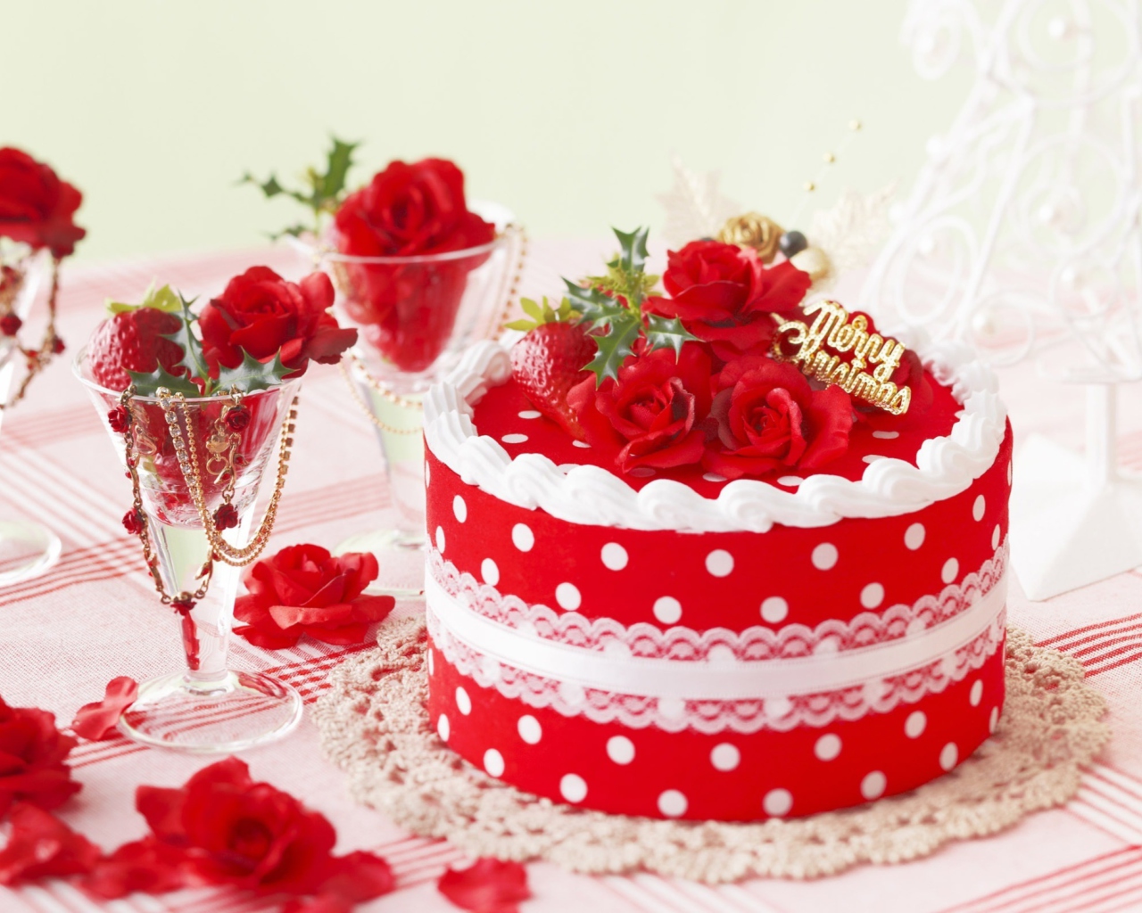 Delicious Sweet Cake wallpaper 1280x1024
