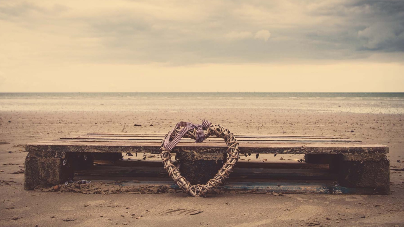 Heart On Beach screenshot #1 1366x768
