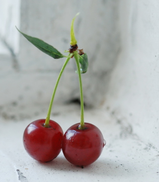 Fresh Cherry sfondi gratuiti per iPhone 4S