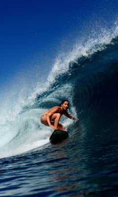 Das Big Wave Surfing Girl Wallpaper 240x400