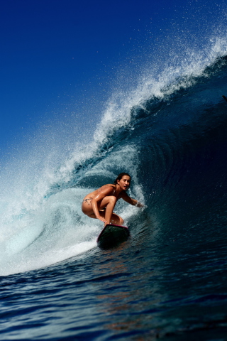Fondo de pantalla Big Wave Surfing Girl 320x480
