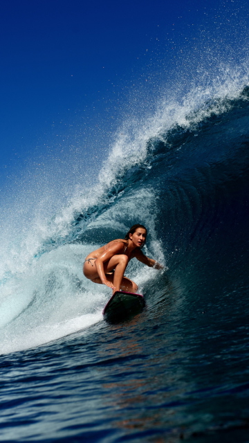 Обои Big Wave Surfing Girl 360x640