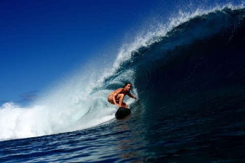 Das Big Wave Surfing Girl Wallpaper 480x320