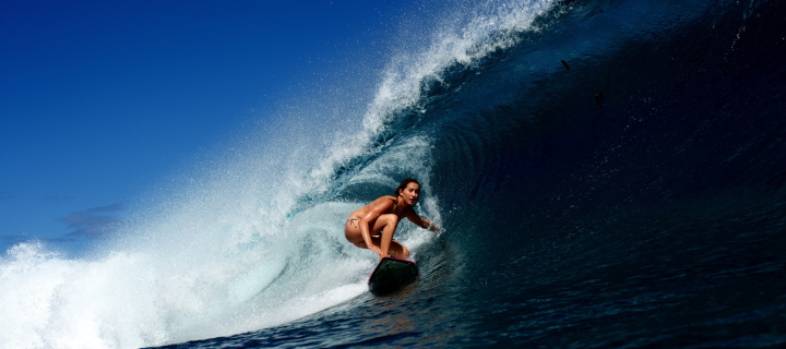 Big Wave Surfing Girl wallpaper 720x320