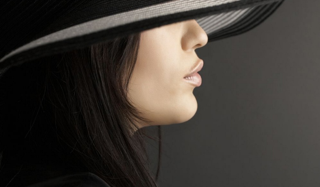 Woman in Black Hat wallpaper 1024x600