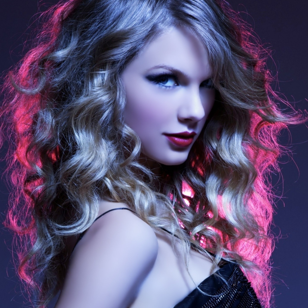Taylor Swift Curly wallpaper 1024x1024