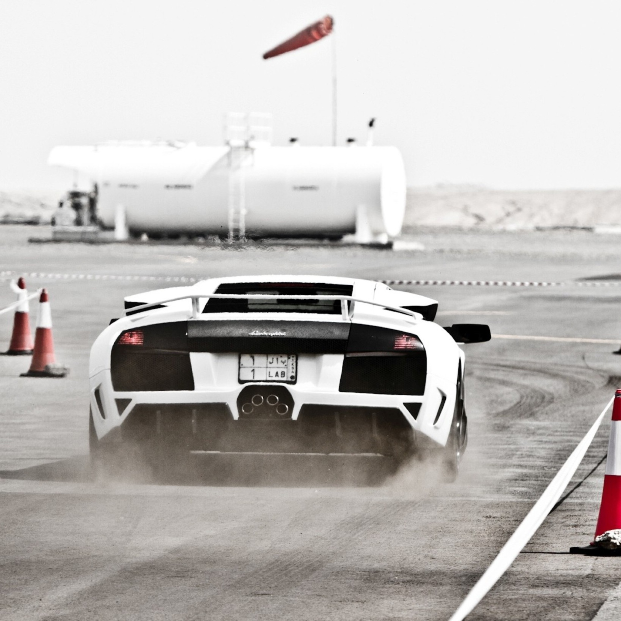 Sfondi White Lamborghini Murcielago On Track 2048x2048