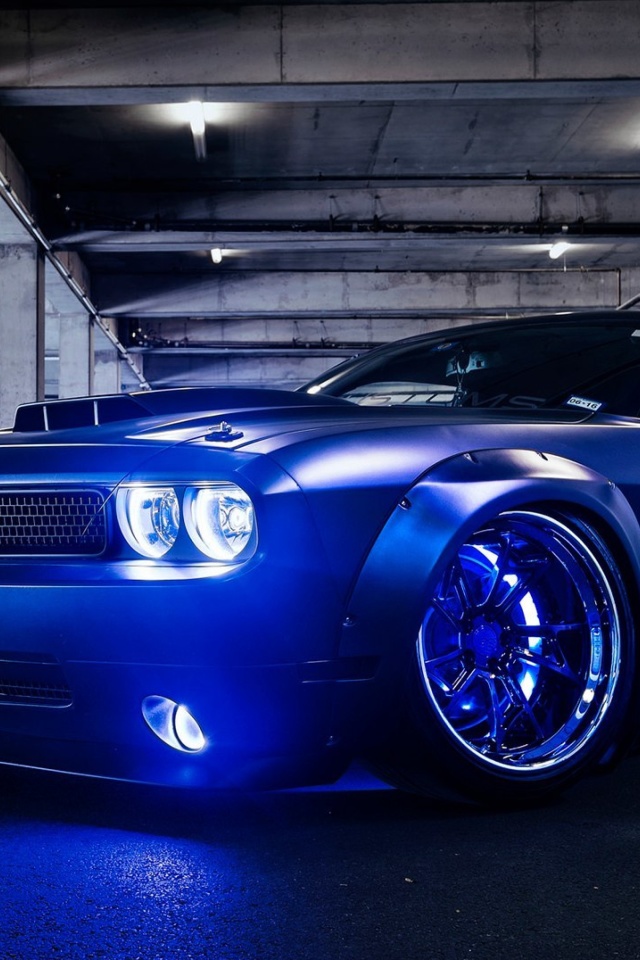Sfondi Blue Dodge Challenger 640x960