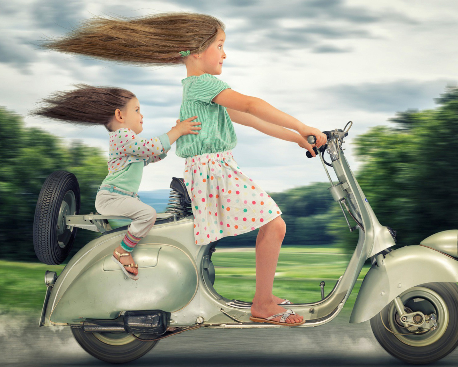 Funny kids on bike wallpaper 1600x1280