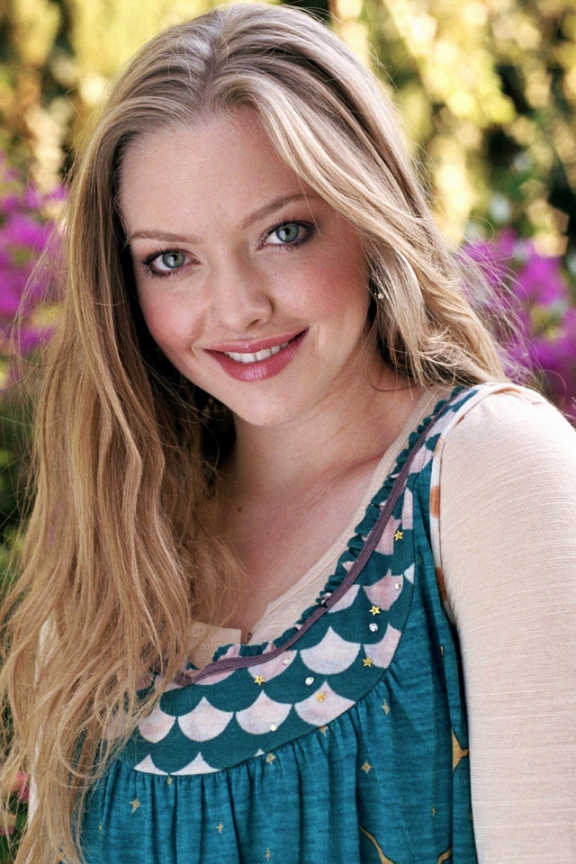 Das Amanda Seyfried Wallpaper 640x960