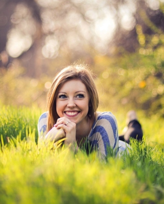 Beautiful Blonde Smiling sfondi gratuiti per HTC Pure