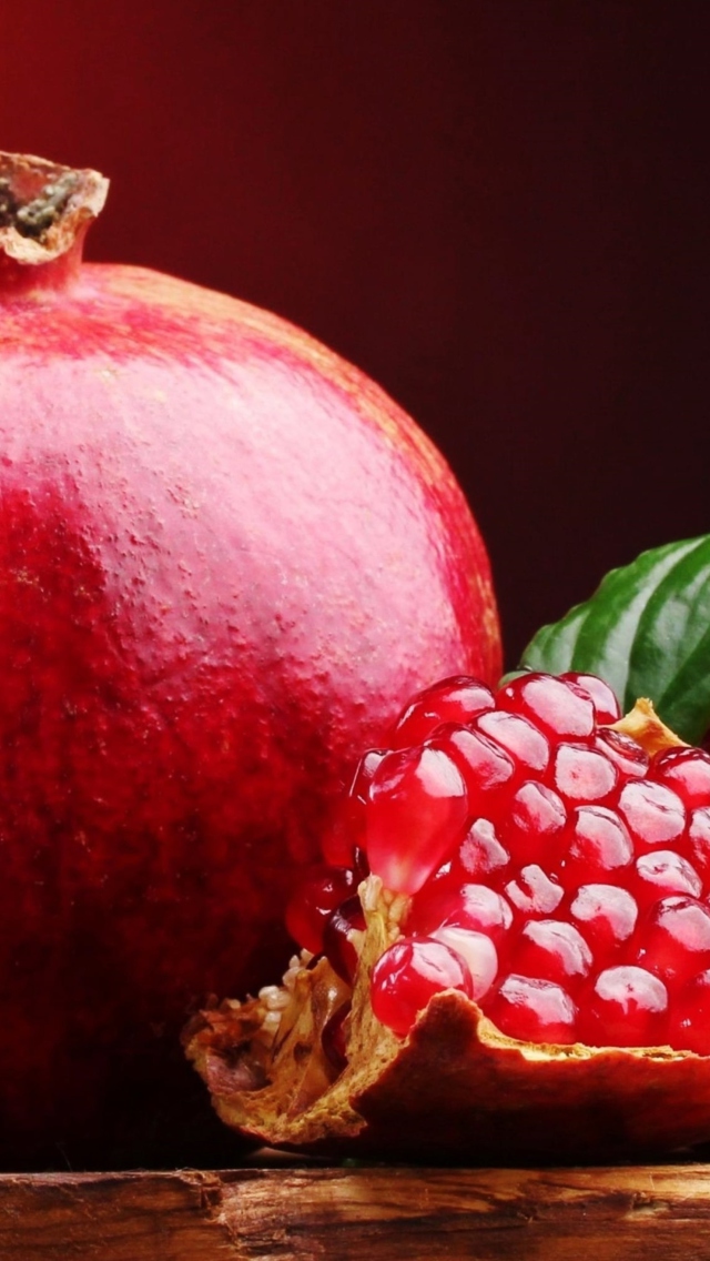 Das Pomegranate Wallpaper 640x1136
